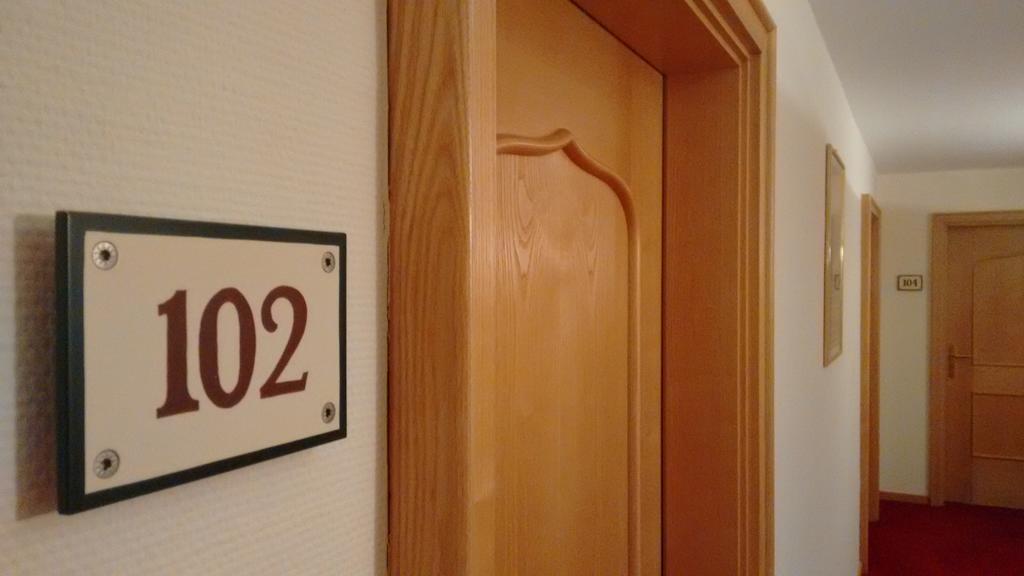 Altstadt- Und Businesshotel Pfaubraeu - Brauereigasthof - Fruehstuecksbuffet - Kostenfreie Radgarage - Hunde Willkommen Trostberg an der Alz Exterior photo