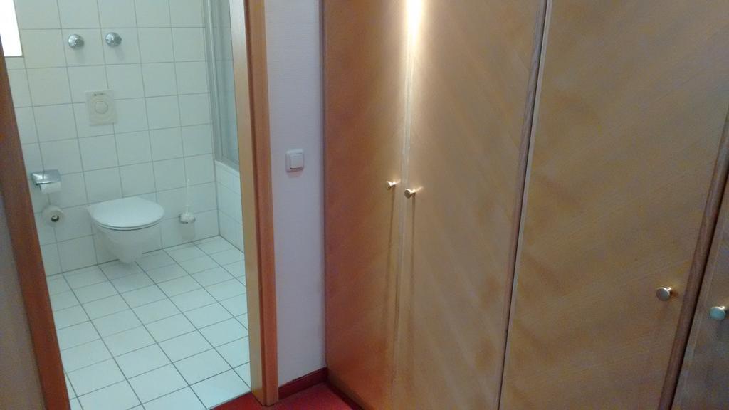 Altstadt- Und Businesshotel Pfaubraeu - Brauereigasthof - Fruehstuecksbuffet - Kostenfreie Radgarage - Hunde Willkommen Trostberg an der Alz Exterior photo