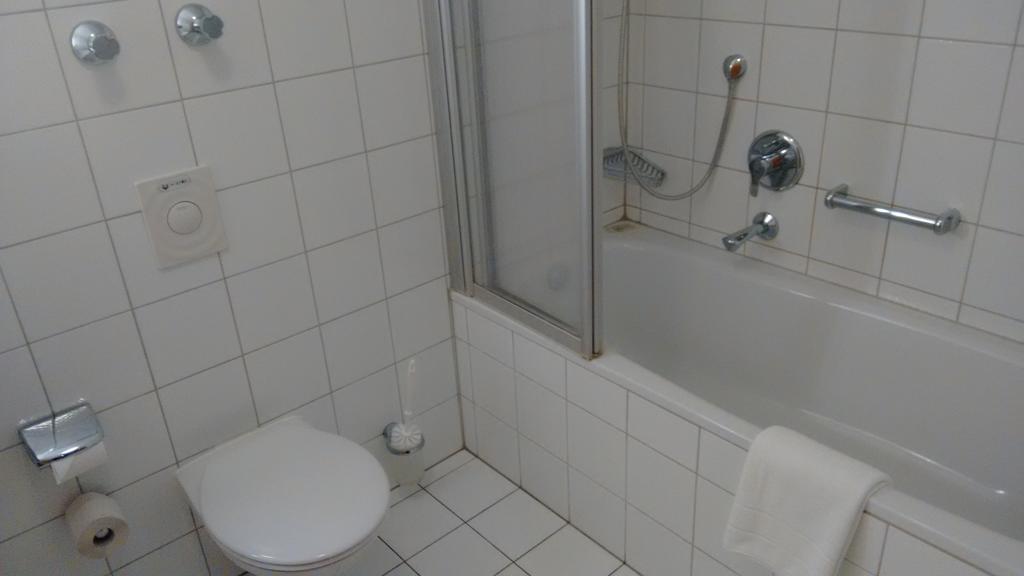 Altstadt- Und Businesshotel Pfaubraeu - Brauereigasthof - Fruehstuecksbuffet - Kostenfreie Radgarage - Hunde Willkommen Trostberg an der Alz Exterior photo