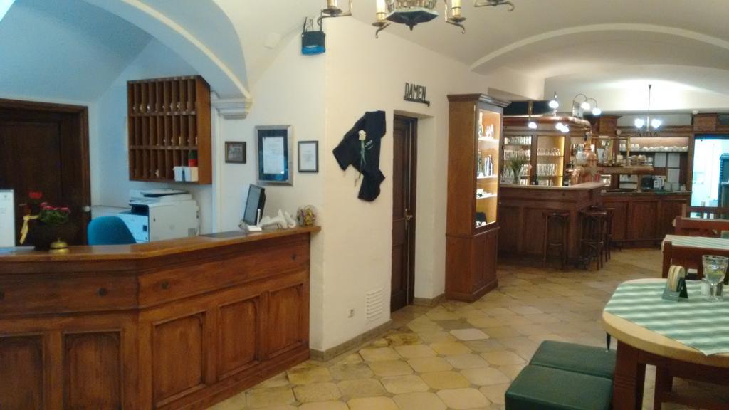 Altstadt- Und Businesshotel Pfaubraeu - Brauereigasthof - Fruehstuecksbuffet - Kostenfreie Radgarage - Hunde Willkommen Trostberg an der Alz Exterior photo